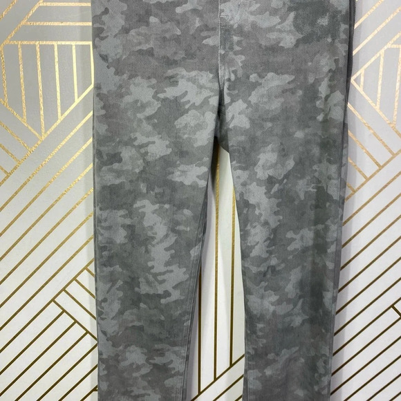 Spanx Stone Wash Camo Jean-Ish Ankle Leggings in Green Gray Size US XS - Picture 4 of 11